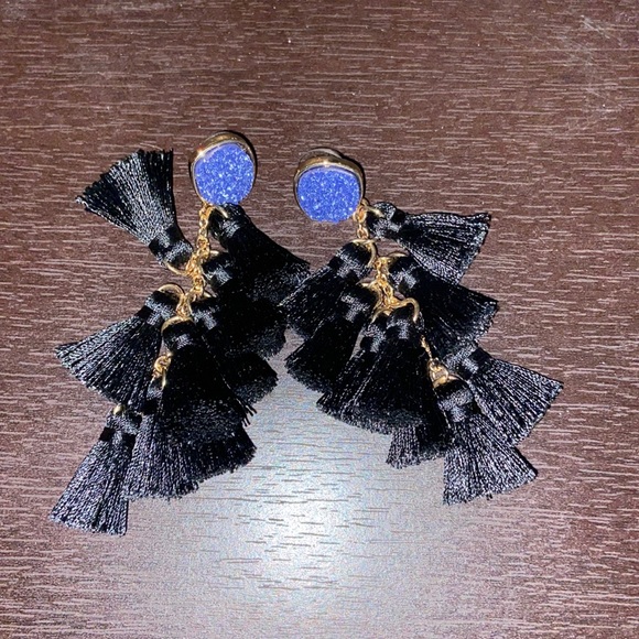 Dangle earrings - Picture 1 of 2